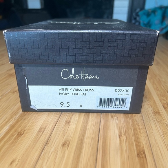 Cole Haan Kitten Heel Criss Cross Ivory Textured Patent leather size 9.5 - Picture 12 of 15